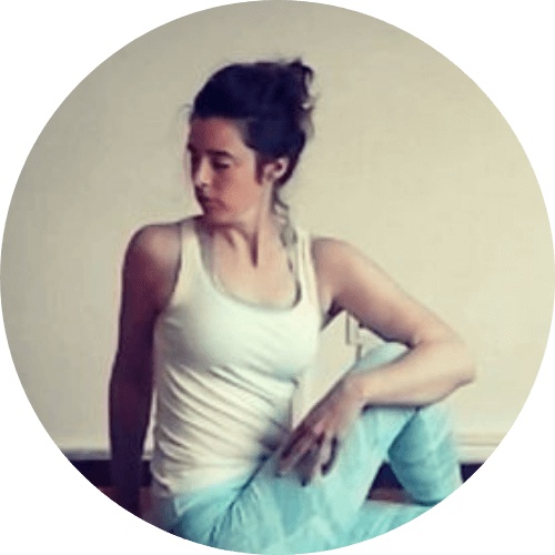 Vanesa Cuesta, Fundadora de la escuela de Yoga integral y Yoga aéreo "Yoga Bizia"